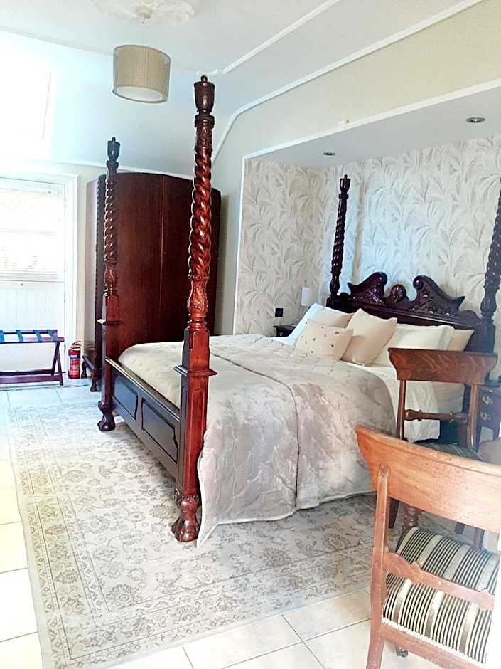 Riverside Lodge