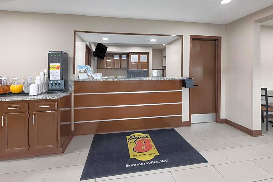 Super 8 by Wyndham Summersville