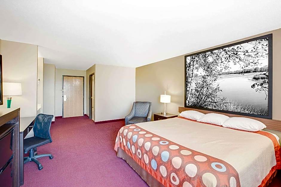 Photo 1 of 2 of 1 King Bed, Kitchenette, Non-Smoking