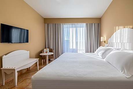 Two-Bedroom Deluxe Apartment