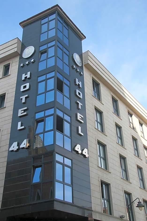 Hotel 44