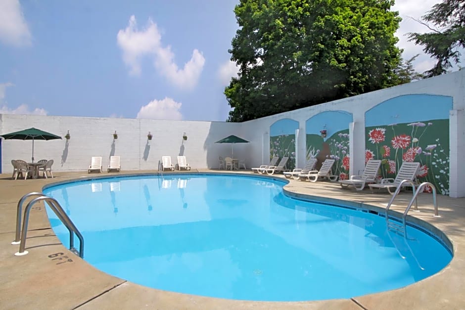 Ramada by Wyndham Ligonier