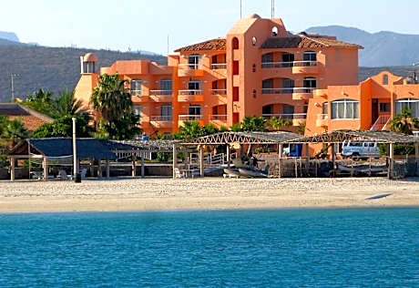 Club Cantamar Beach Hotel & Marina