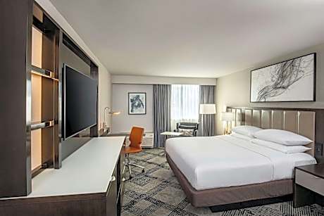 King Room with Bath Tub - Mobility and Hearing Access/Non-Smoking