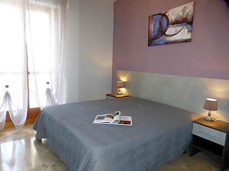 Two-Bedroom Apartment (4 Adults + 2 Children) with Terrace