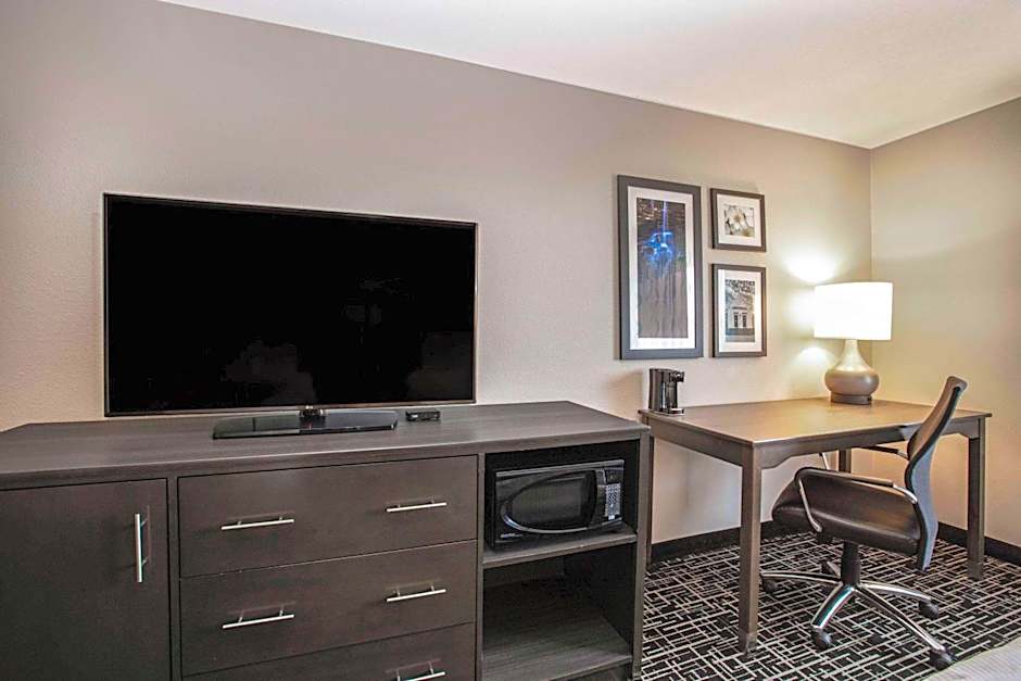La Quinta Inn & Suites by Wyndham Fayetteville