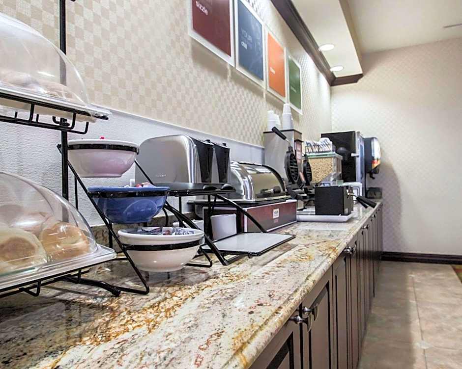 Comfort Inn & Suites Maingate South