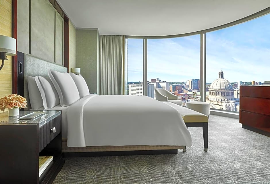Photo 1 of 4 of Back Bay Corner King Suite 