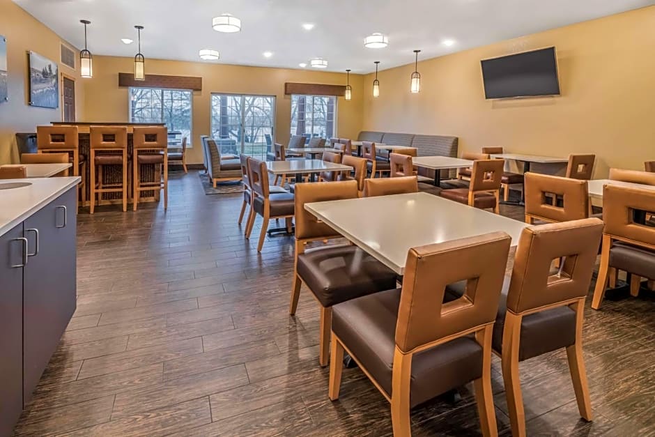 Best Western Plus Riverfront Hotel and Suites