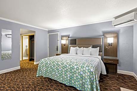 Suite King with Kitchenette Non-Smoking