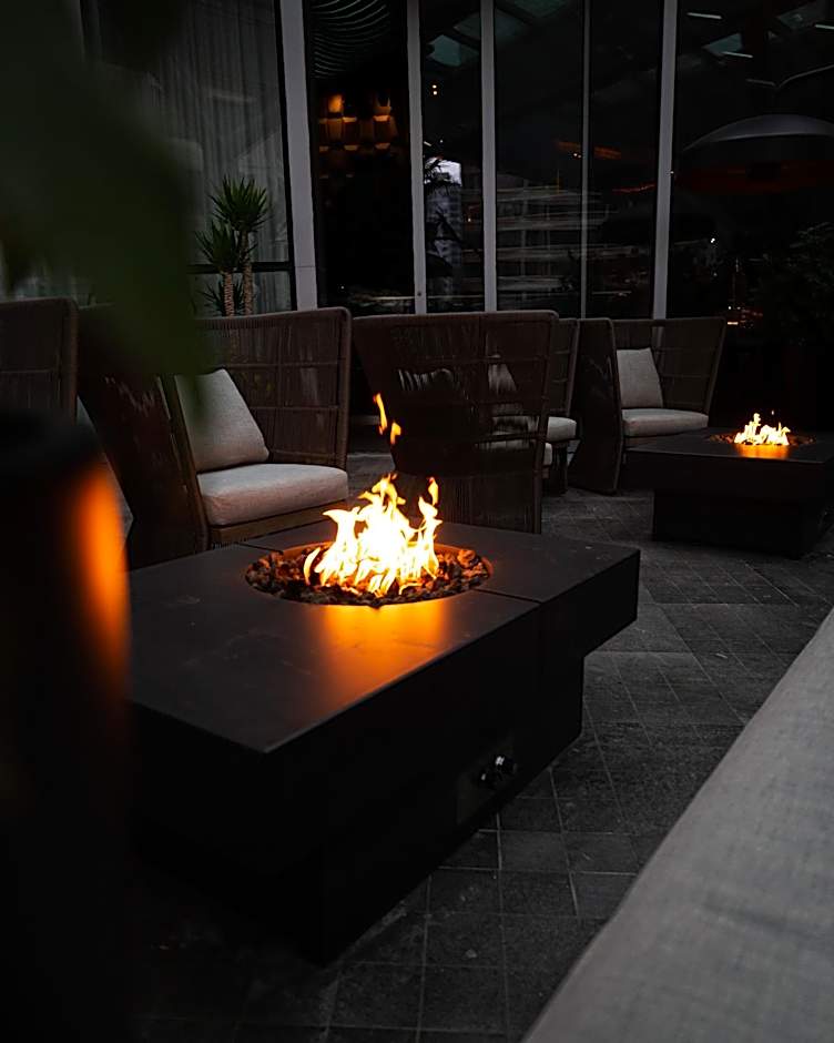 Paradox Hotel Vancouver 