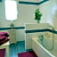 Chambre avec sa salle de bain privée attenante et wc privé