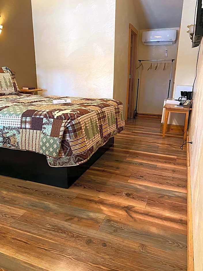 Nine Pines Motel
