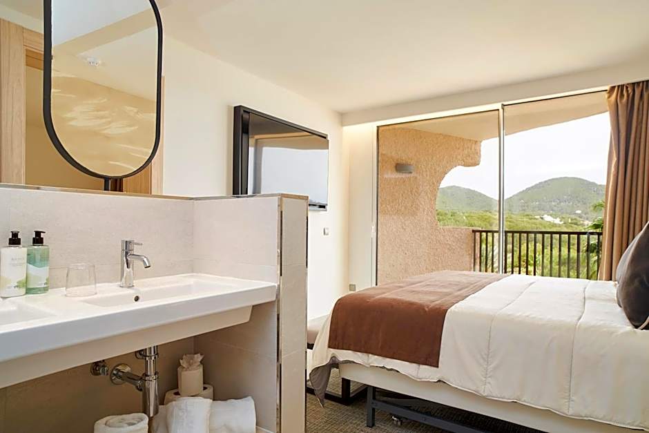 Invisa Hotel Club Cala Blanca