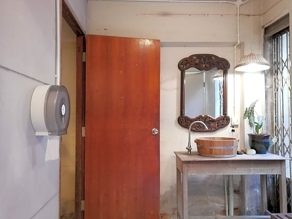 Boundary Hostel and Cafe