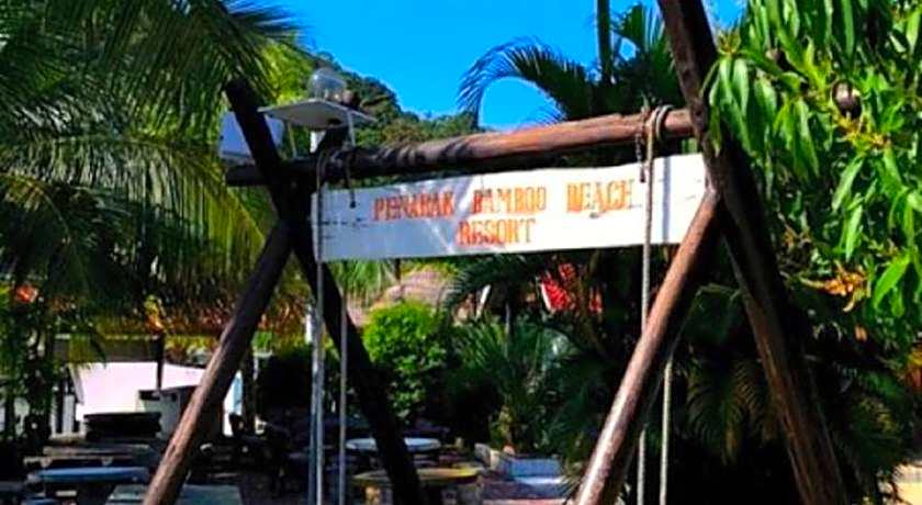 Penarak Bamboo Beach Motel