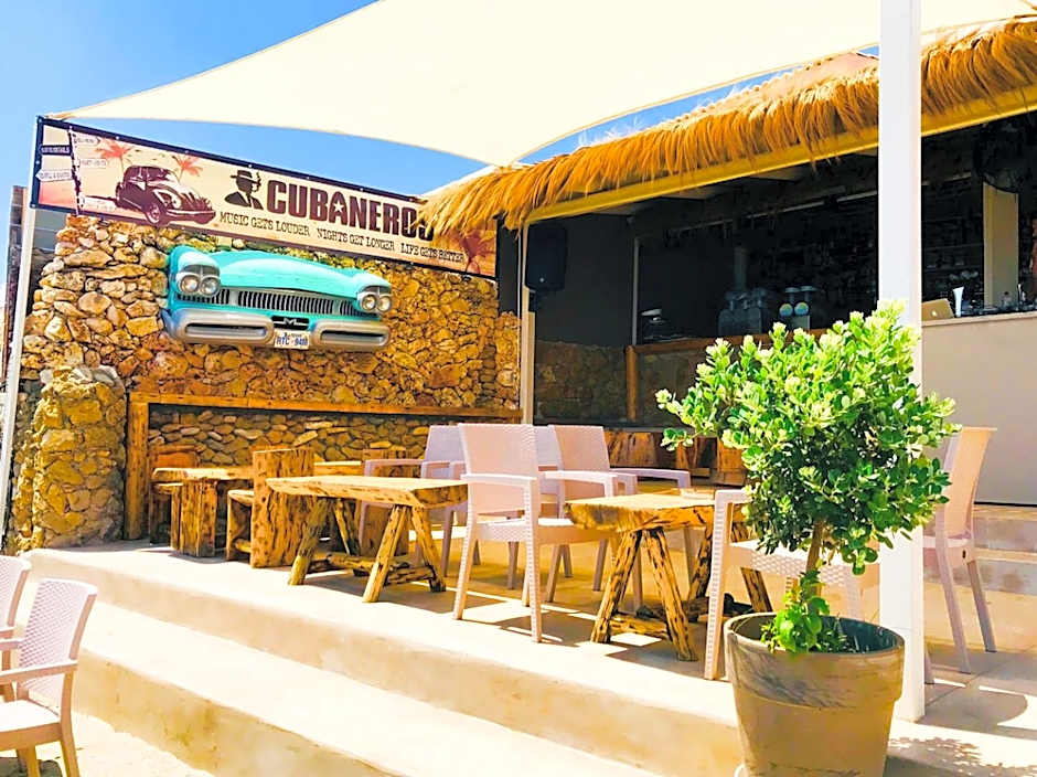 Cubaneros Holiday Inn