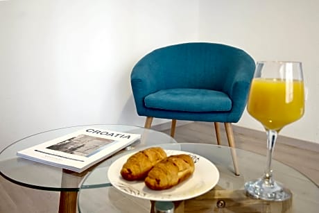 SUPERIOR TWO BEDROOM APARTMENT