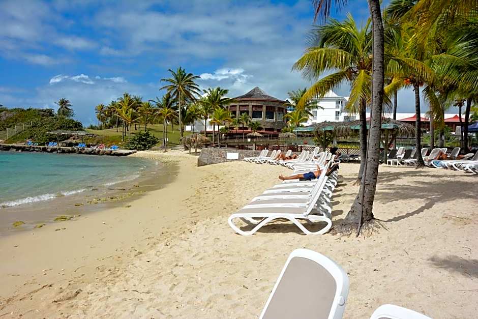 Studio Bô Soley Saint-François Piscine & Plage les pieds dans l'eau