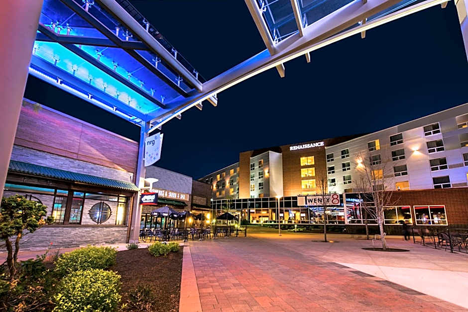 Renaissance by Marriott Boston Patriot Place Hotel