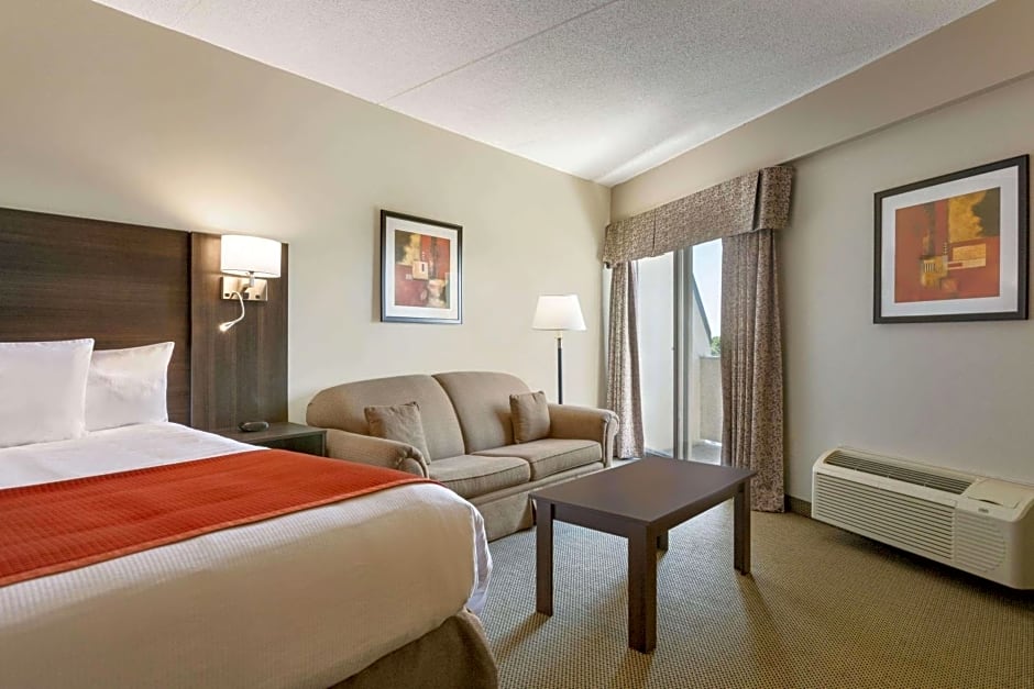 Travelodge by Wyndham Kingston LaSalle Hotel