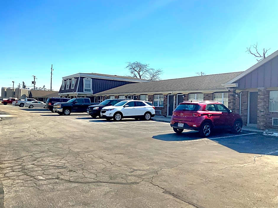 Country Club Inn & Suites