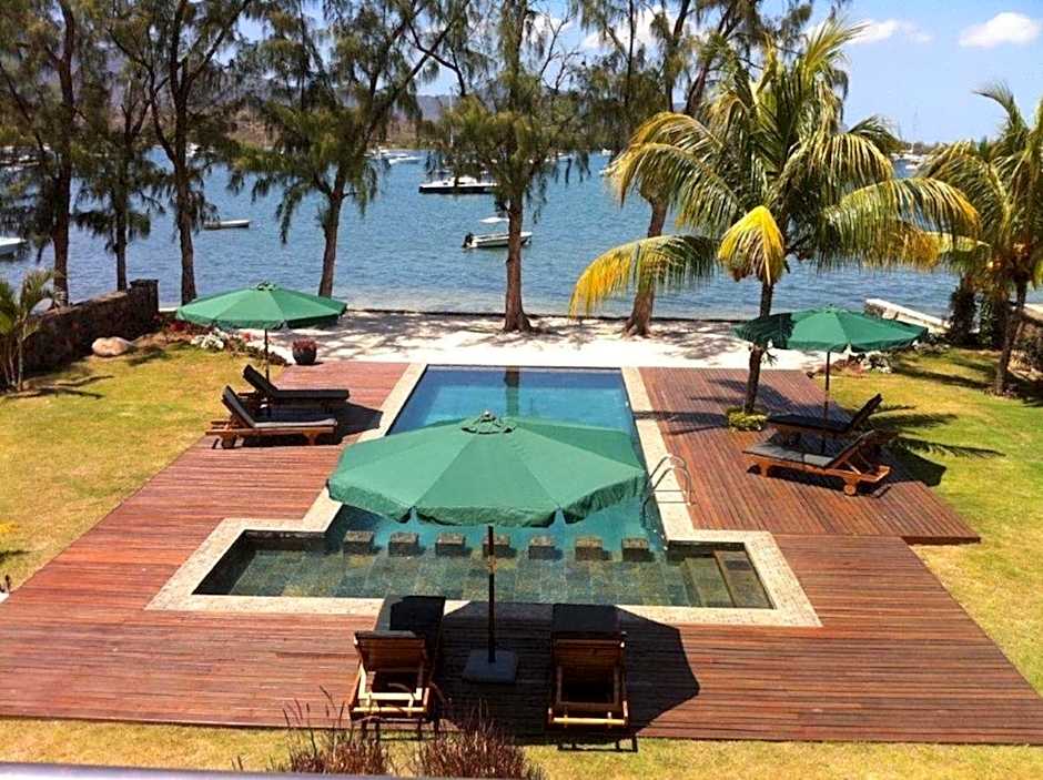 Olana Blue - Beachfront apartment