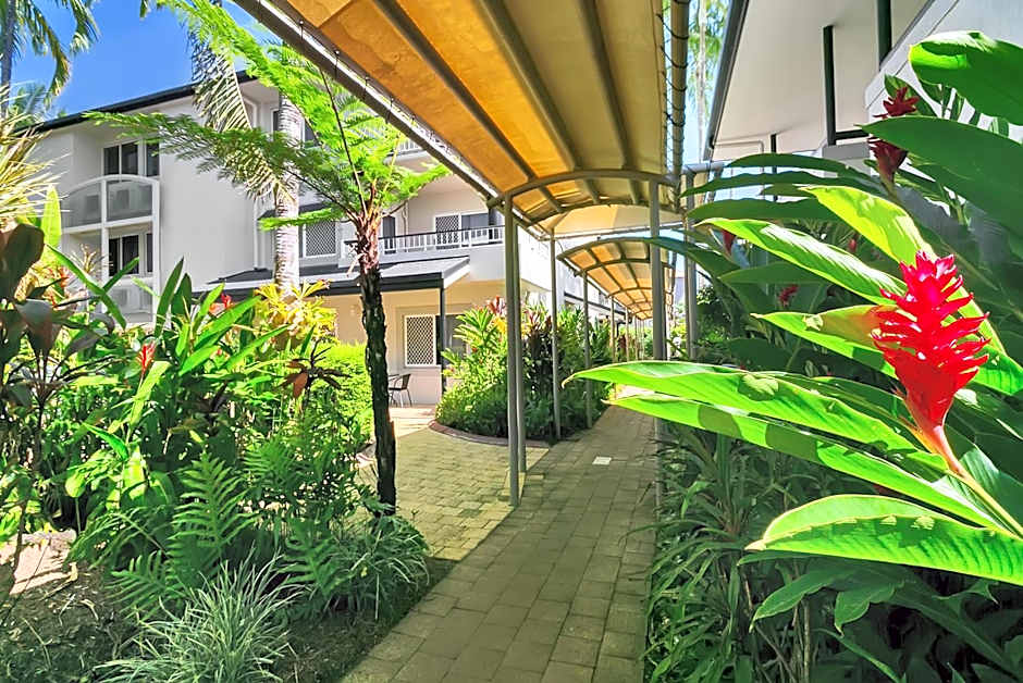 Cairns Reef Apartments & Motel