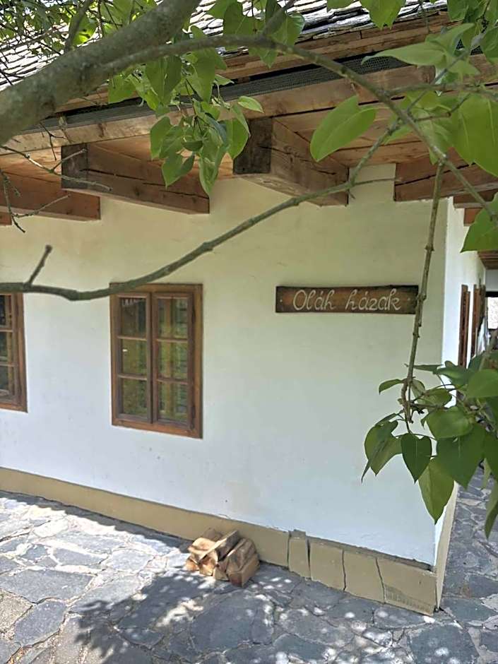 Hollóköves Vendégházak