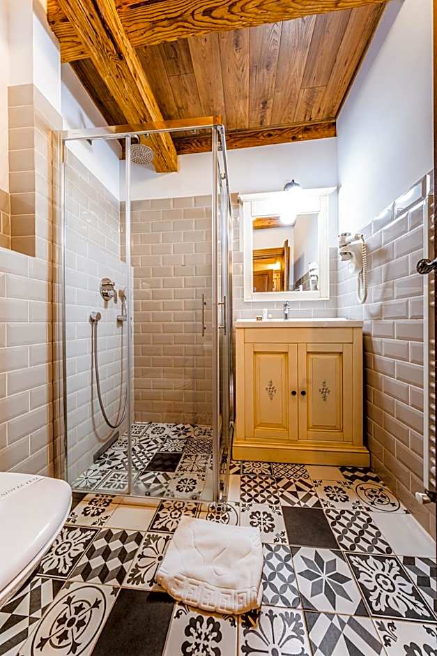 CASA CHITIC - HOTEL & RESTAURANT- Str Nicolae Balcescu 13