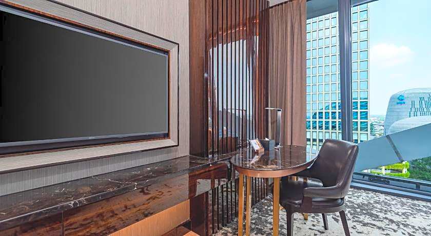 JHL Solitaire Gading Serpong