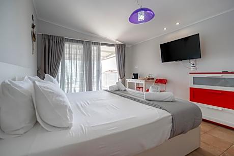 Deluxe Double Room with Balcony and Sea View