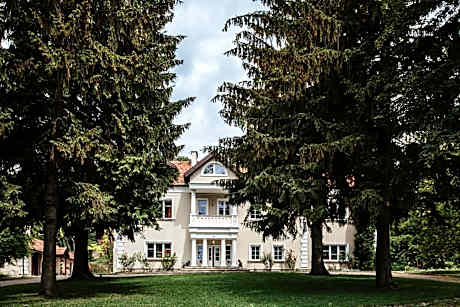 Villa with Garden View