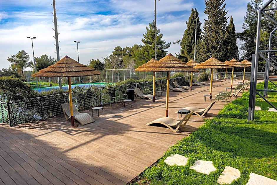 C Hotel Neve Ilan