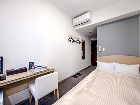 Economy Double Room with Small Double Bed - Smoking
