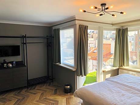 Large Double Room with Balcony