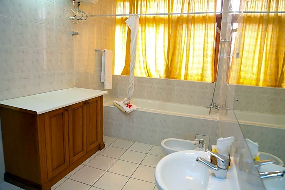 Coconut Grove Regency Hotel