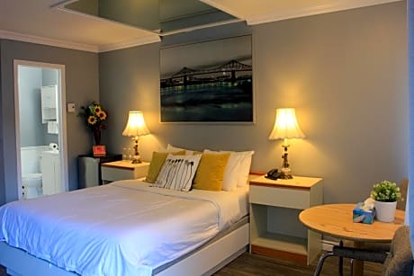 Queen Room with Spa Bath and Fireplace