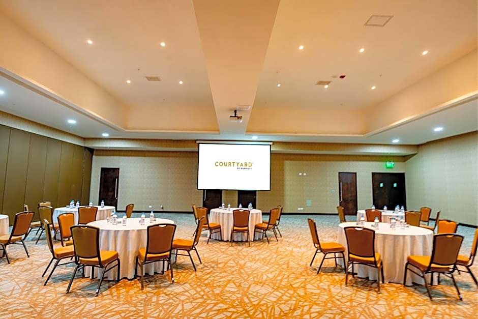 Courtyard by Marriott Santiago Airport