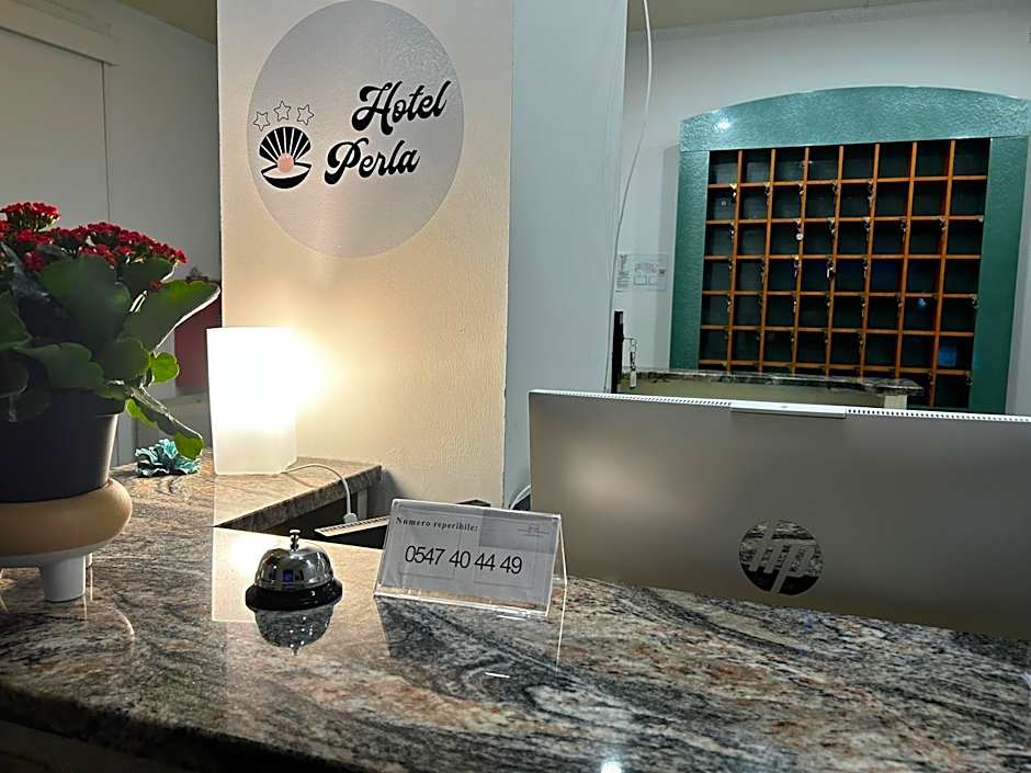 Photo 1 of 34 of Hotel Perla