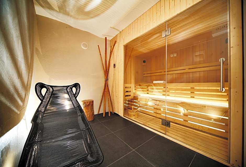 Q Hotel