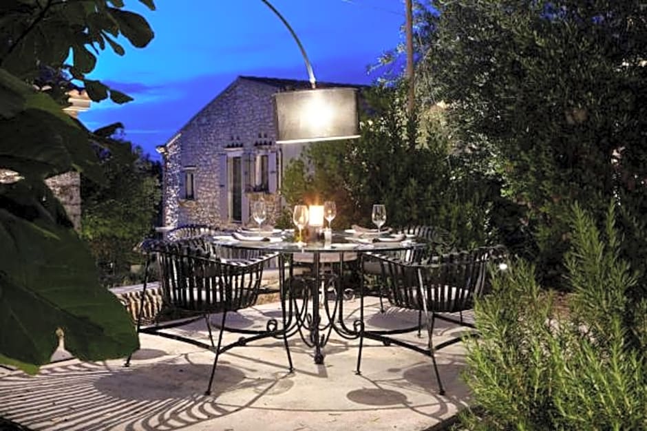 Torri e Merli, Paxoi