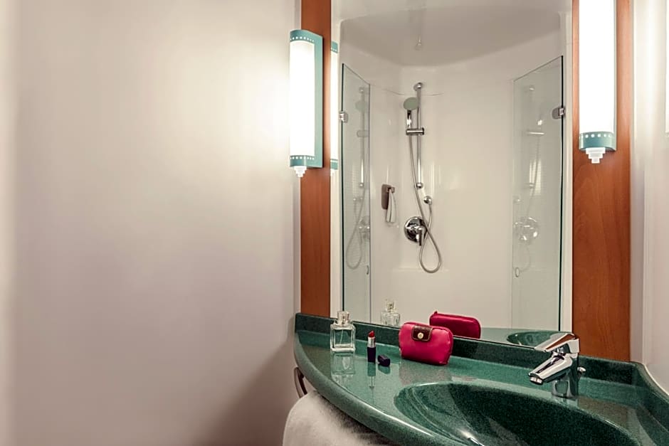 ibis Paris Pantin Eglise