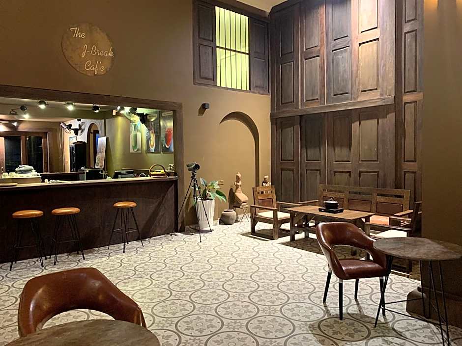 The J Break Boutique