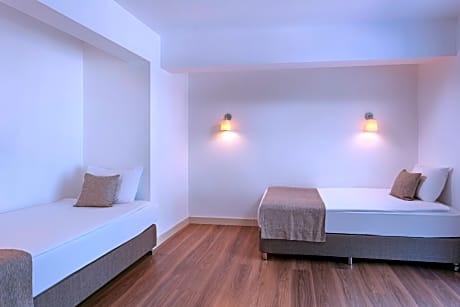 FAMILY ROOM GARDEN VIEW