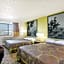 Super 8 by Wyndham Kingman