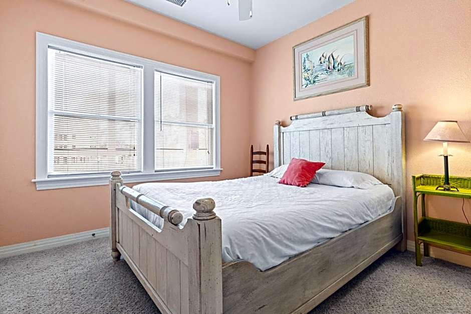 Hamilton Cay at Bermuda Bay by Kees Vacations