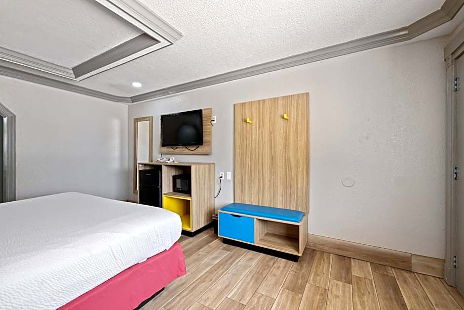Days Inn by Wyndham Kenedy