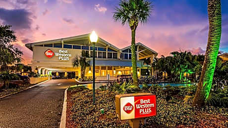 Best Western Plus Yacht Harbor Inn