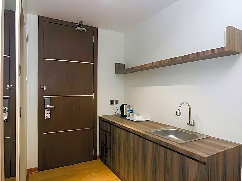 Blitz Hotel Batam Centre